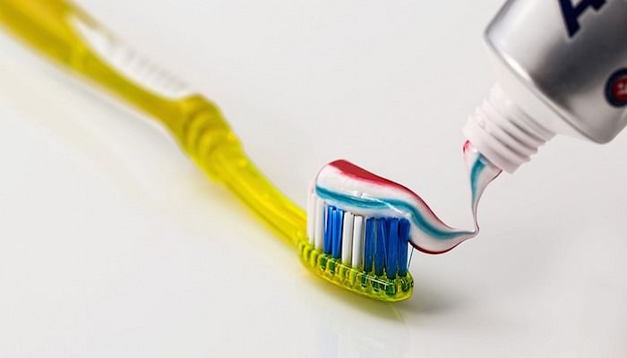 How Much Toothpaste Should You Really Squeeze? (And More Habits That ...