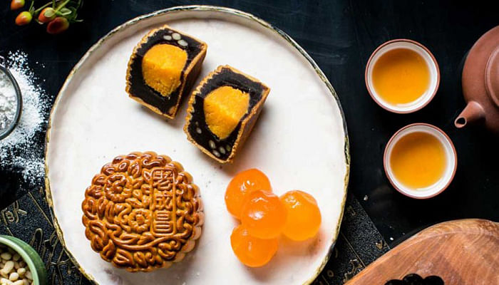 The Must-try Traditional Baked Mooncakes With A Surprising Twist This ...