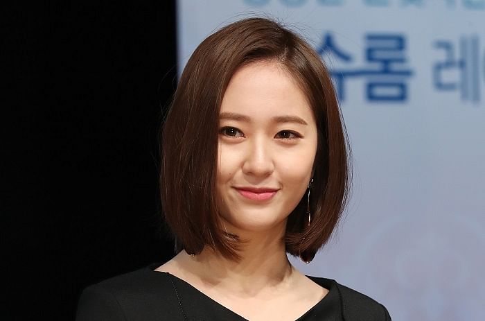 Shin Min Ah Greets Spring with a New Haircut  CastKo