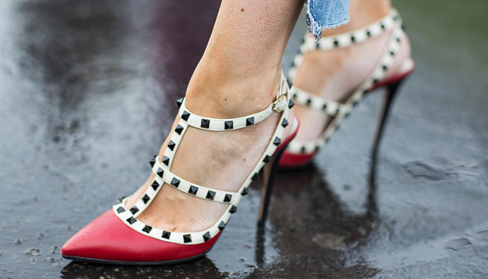 Stiletto No-no: Why Wearing Heels Could Lead To A Knee Reconstruction ...