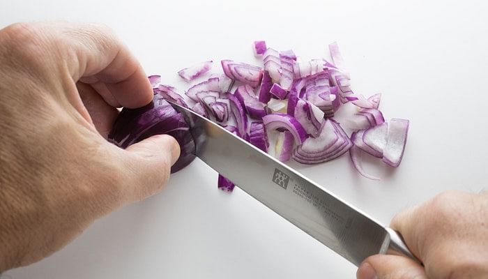 https://media.womensweekly.com.sg/public/2019/11/chopping-onions.jpg