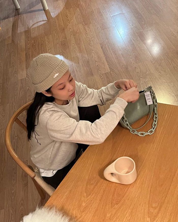 5 Bags Loved By Blackpink's Jennie That Are Totally Budget-Friendly