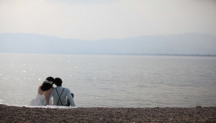 wedding couple on the beach