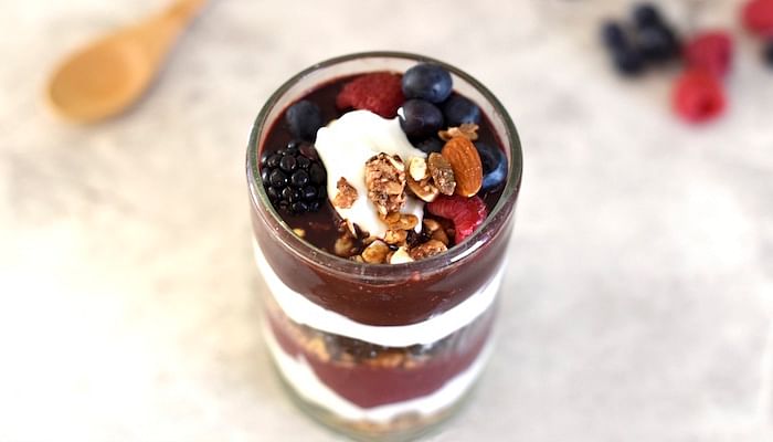 brunch-chocolate-yoghurt-fruit-pots
