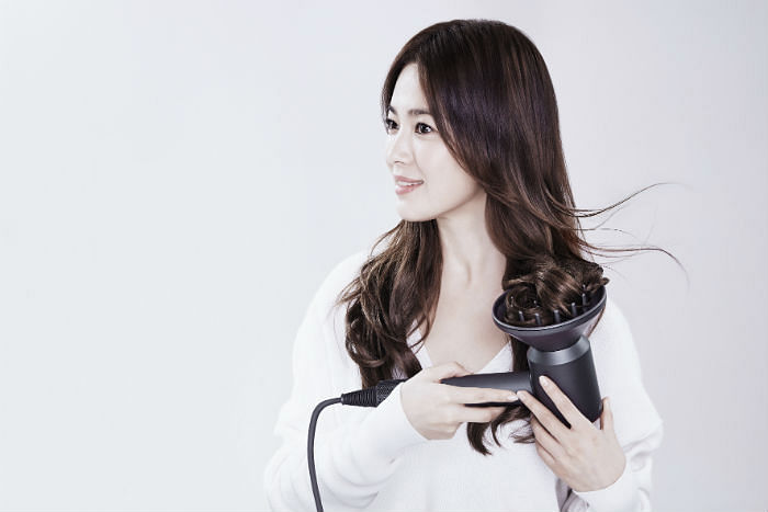 Your Step-By-Step Guide To Getting Korean Bouncy Curls Like Song Hye Kyo