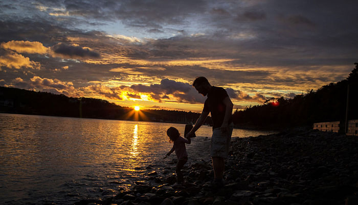 Father-and-daughter-playing-on-a-beach-sunset