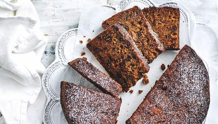 Baking Tips: How To Properly Line And Fill A Round Cake Pan - The